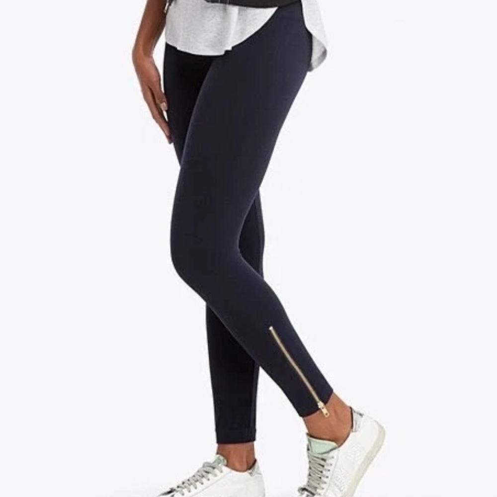 Spanx Look At Me Now Black Seamless Leggings S NWT
